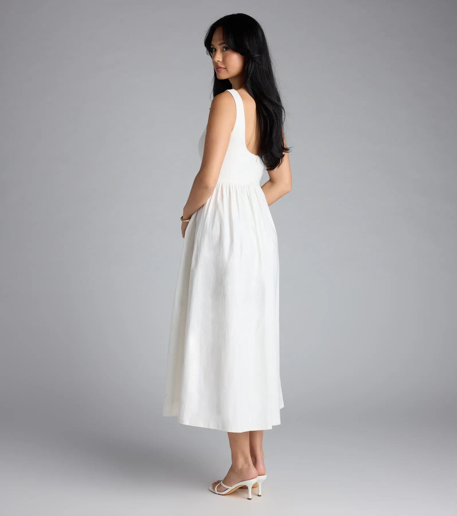 Weekend Chic Sleeveless Midi Dress